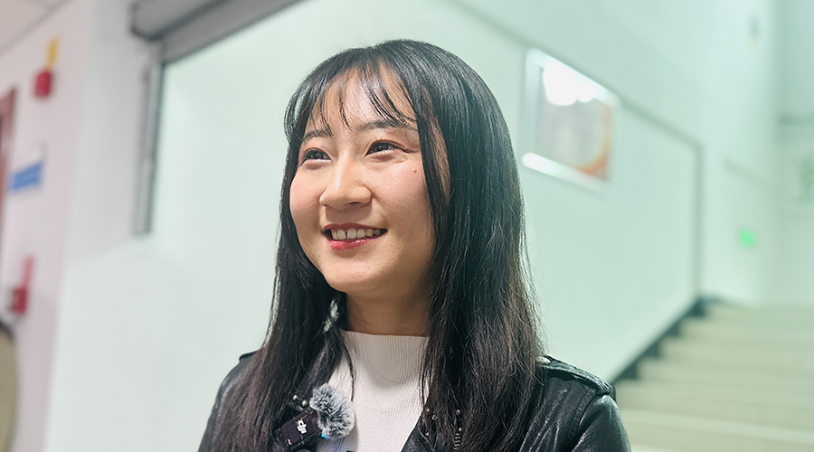 見(jiàn)云科技年輕人：戈壁灘上